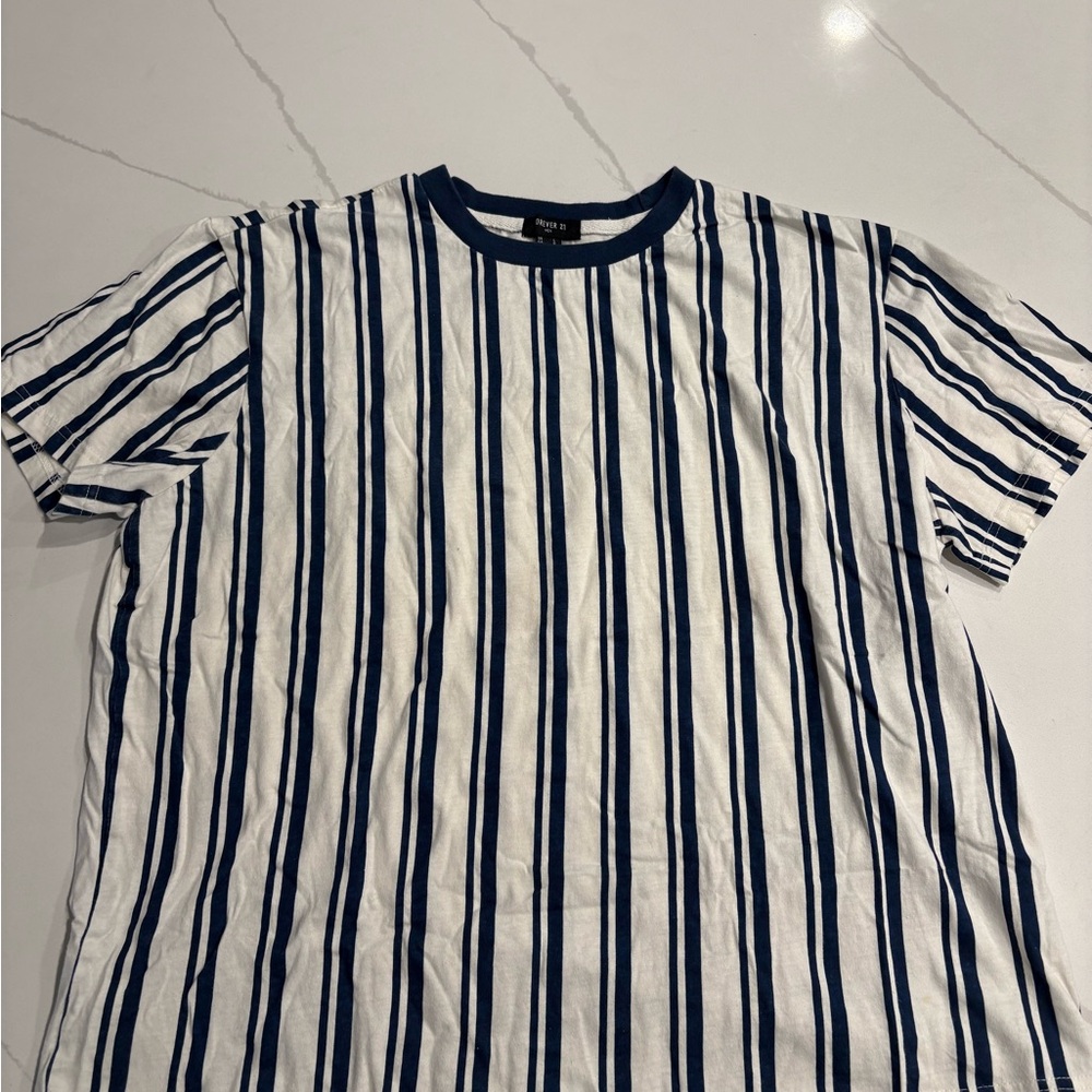 Men’s forever 21 Navy and White Striped Tee